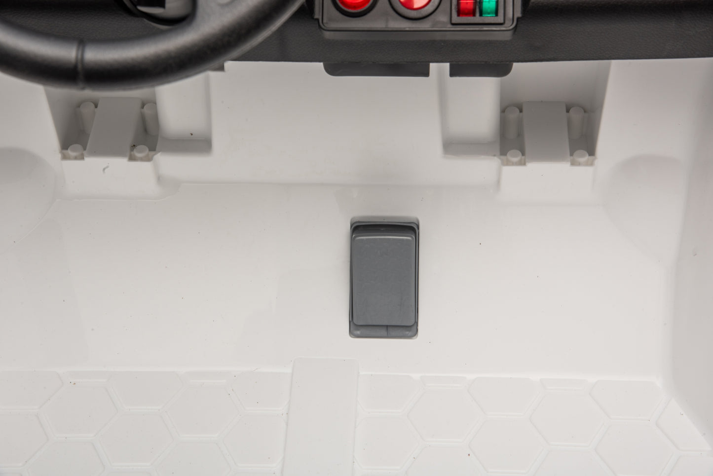 24V Land Rover Defender Octa 2 Seater Ride On Car with Remote in White